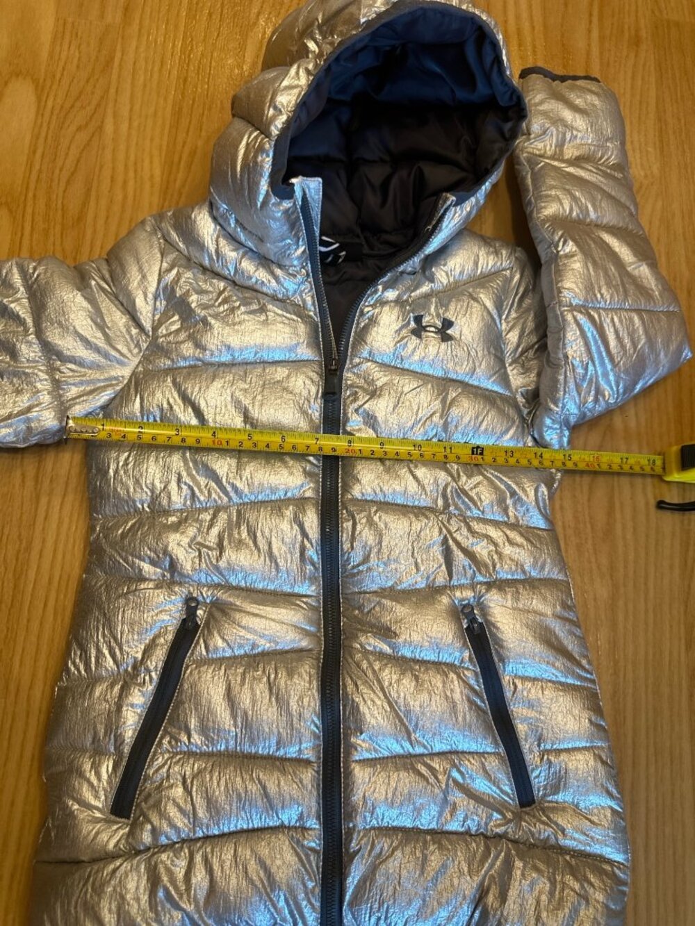 Under Armour Girls Metallic Silver Hooded Puffer Jacket Size S - Picture 5 of 9